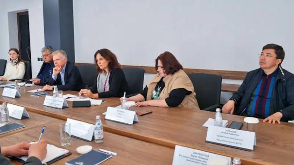 Qarmet посетили казахстанский вице-министр и региональный директор международной организации