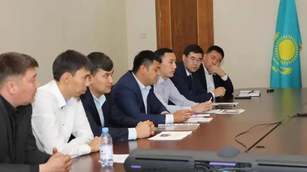 Министр промышленности обсудил с депутатами и активистами вопрос утилизационного сбора
