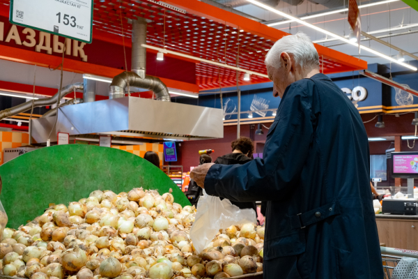 Важнейшие продукты резко выросли в цене в Алматы 