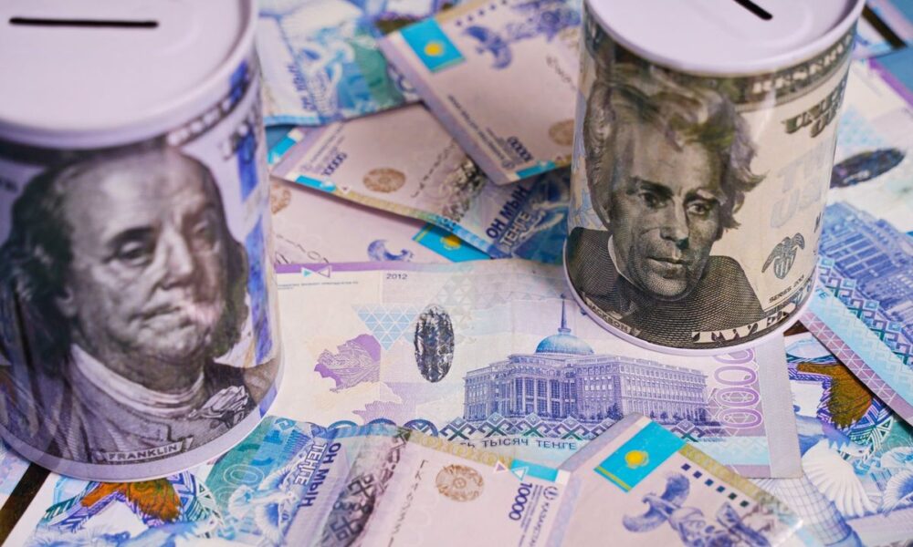 Что происходит с курсом доллара в Казахстане
